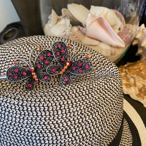 # 56  Sparkly Butterfly hair clip - Picture 8 of 9